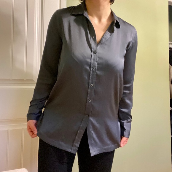 BANANA REPUBLIC Satin Long Sleeve (size S) - Picture 2 of 10